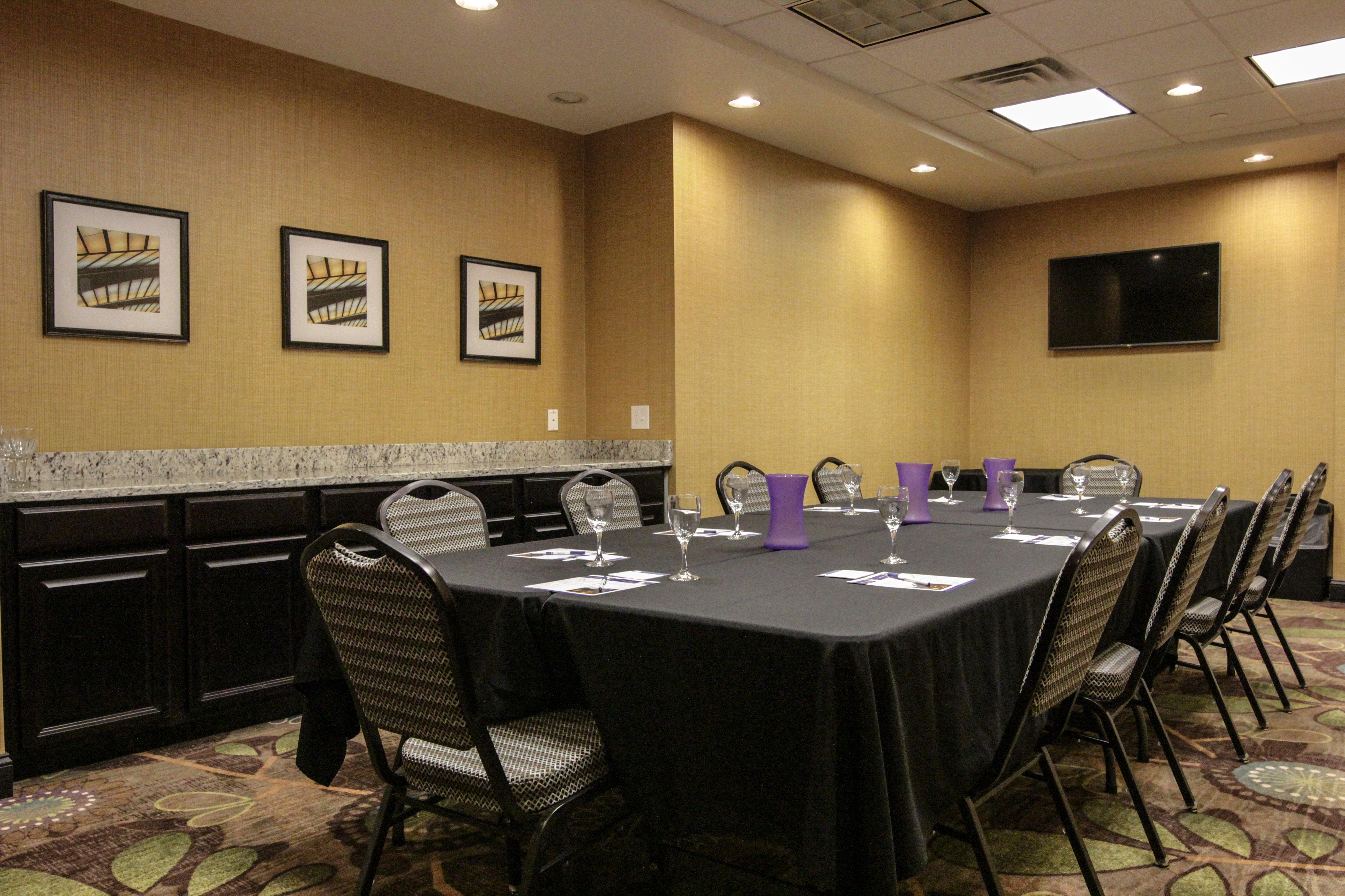 Holiday Inn Express And Suites Montgomery By Ihg Экстерьер фото