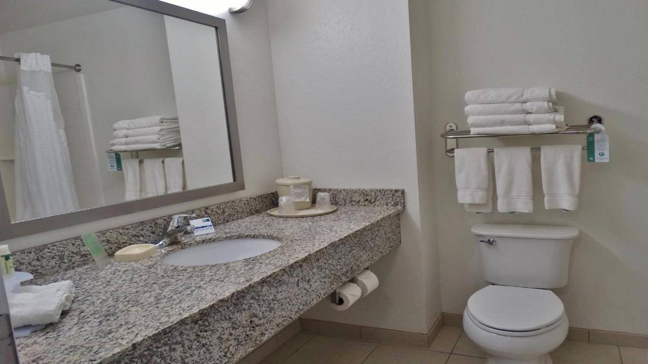 Holiday Inn Express And Suites Montgomery By Ihg Экстерьер фото