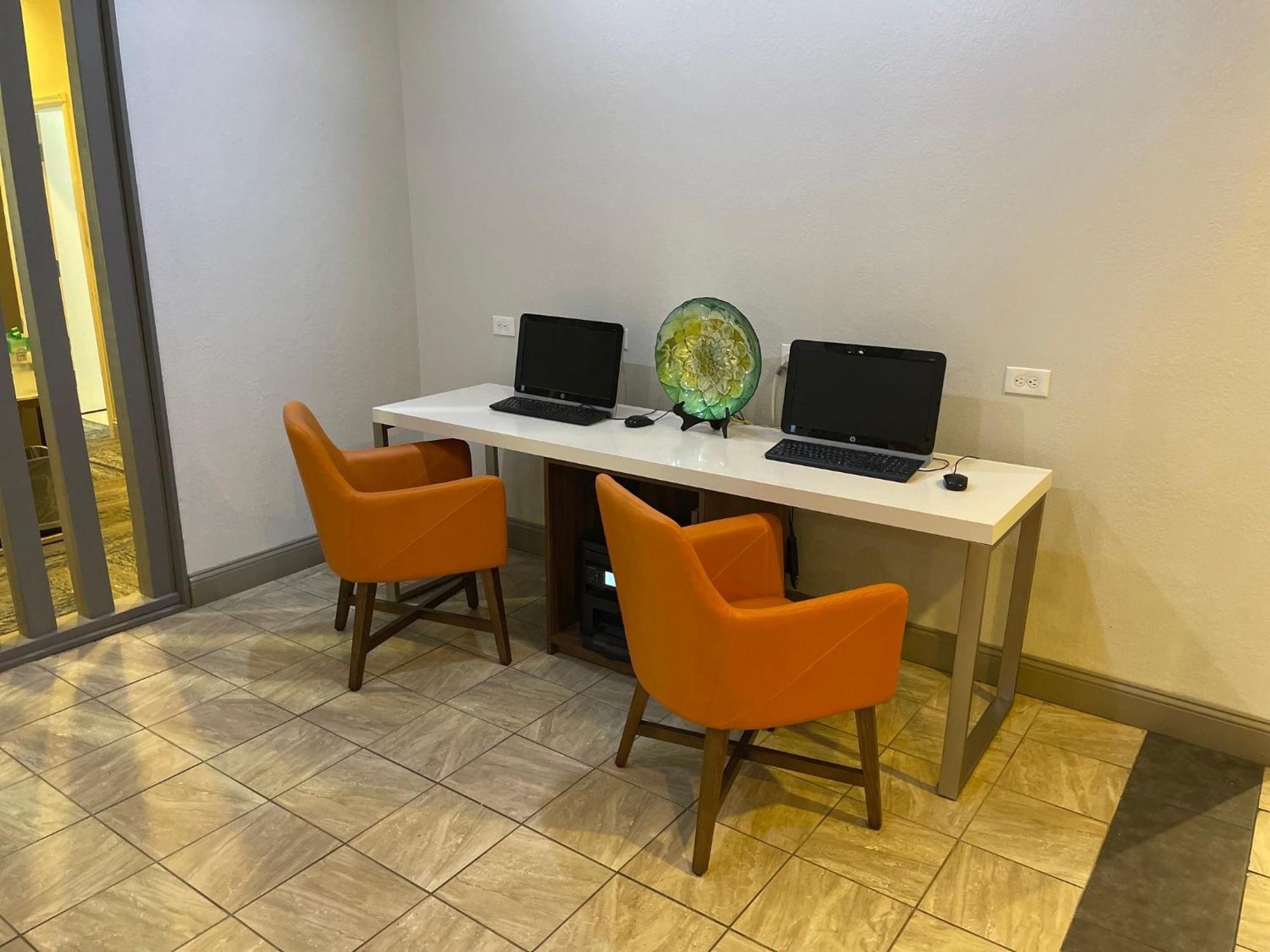 Holiday Inn Express And Suites Montgomery By Ihg Экстерьер фото